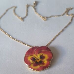 Beautiful pansy pendant  14/20k